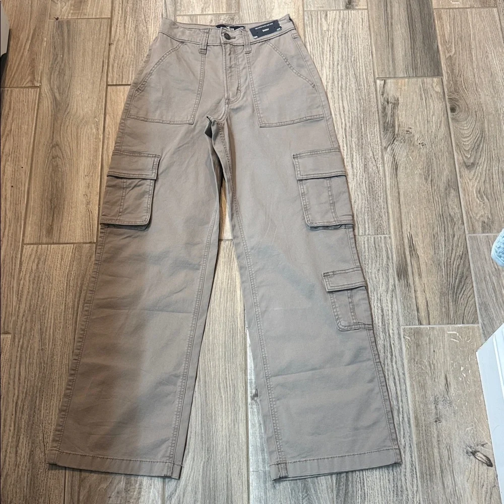 Hollister High Rise Baggy Cargo Pants‎ Woman’s 00R Waist 24R NWT